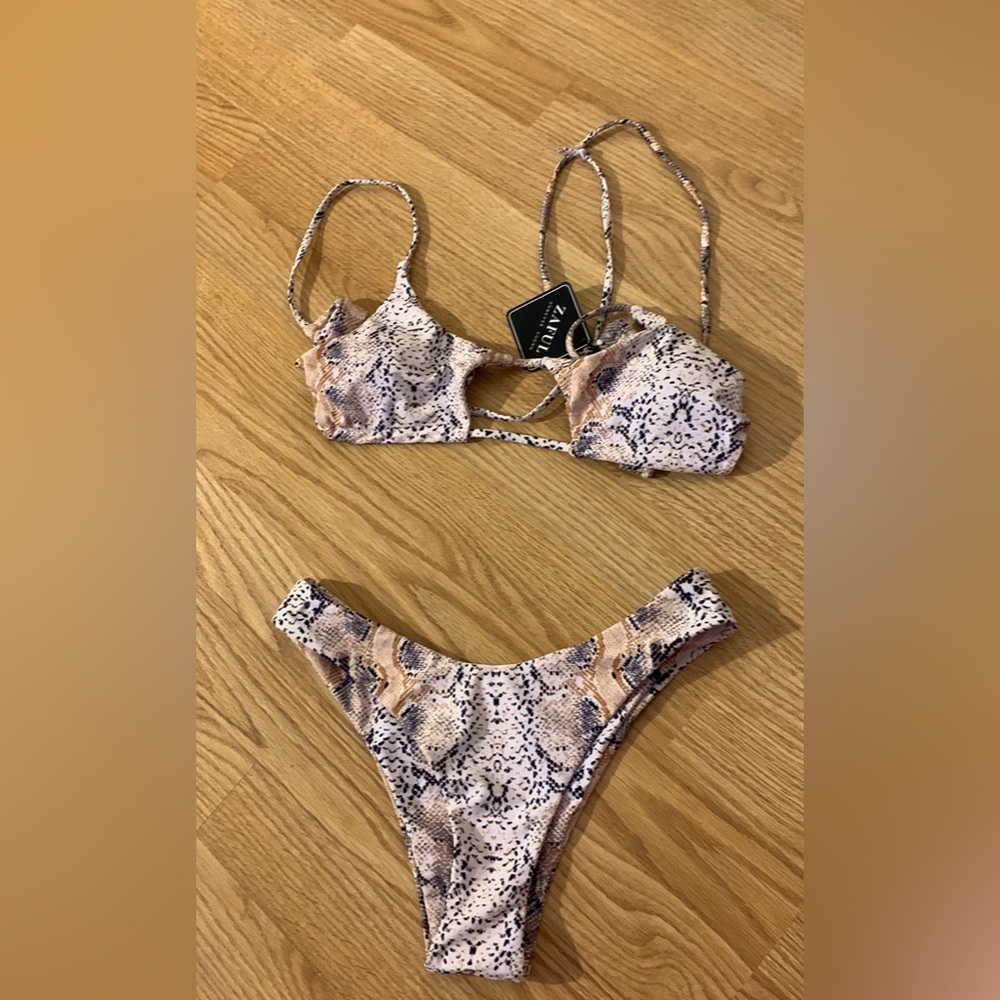 NEW w/TAGS LADIES THONG BIKINI SNAKESKIN! FITS SIZE:SMALL/MEDIUM/LARGE!